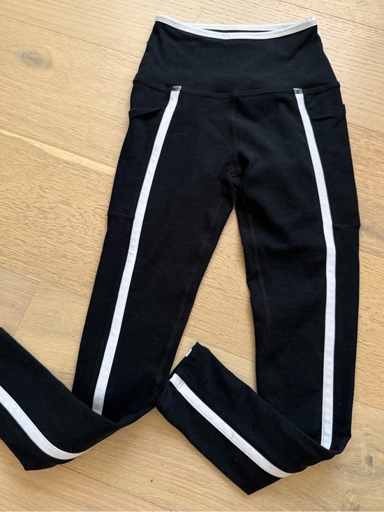 Beyond Yoga Pants - Beyond Yoga women’s' Black Leggings with White Side Stripe - Athletic Bottoms xs